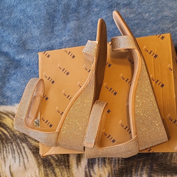 Mix No. 6 Nude Microsuede Wedge Bling Sandals 10M New in Box - Picture 4 of 11